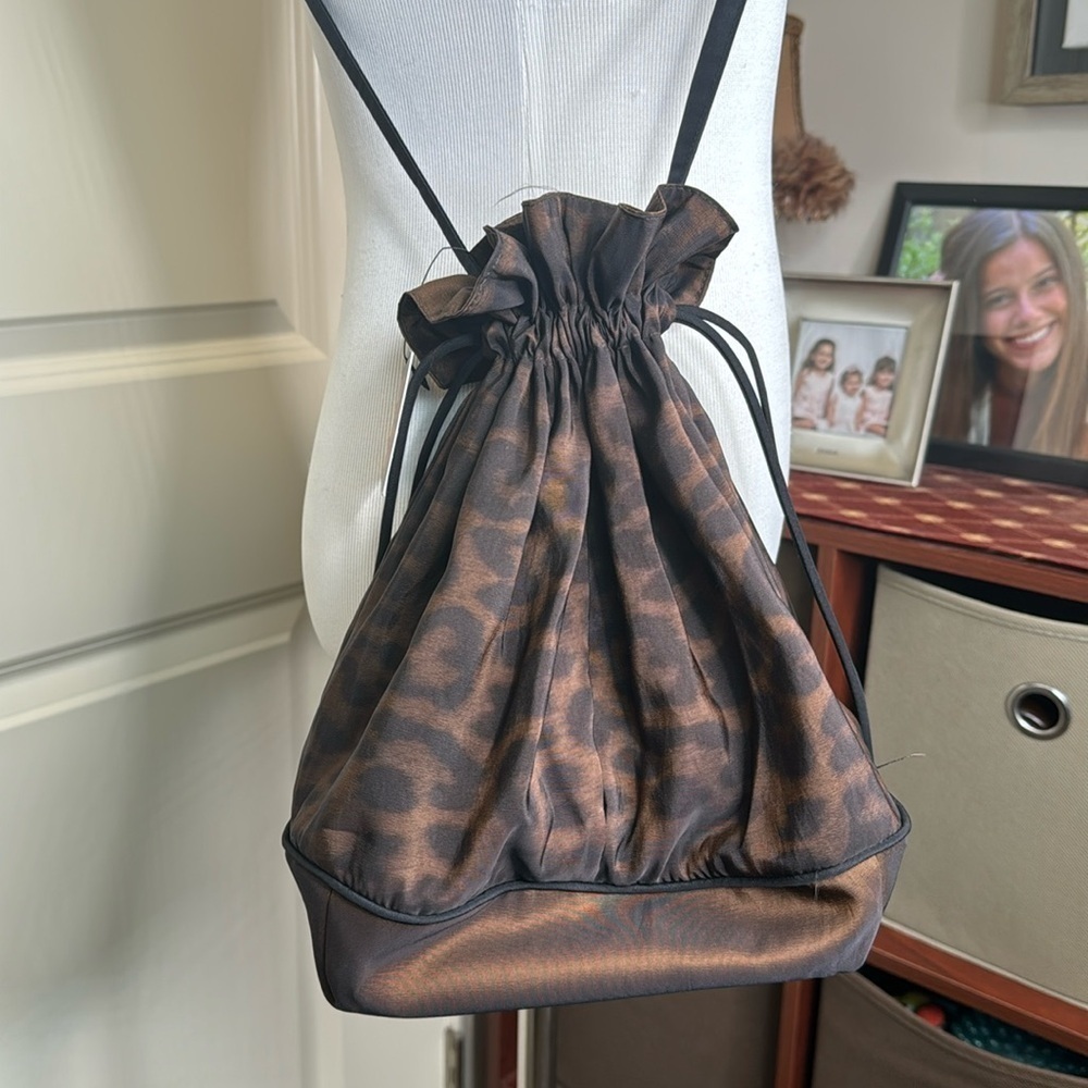 Mycra Pac Leopard Print Bucket Drawstring Handbag - Picture 3 of 16